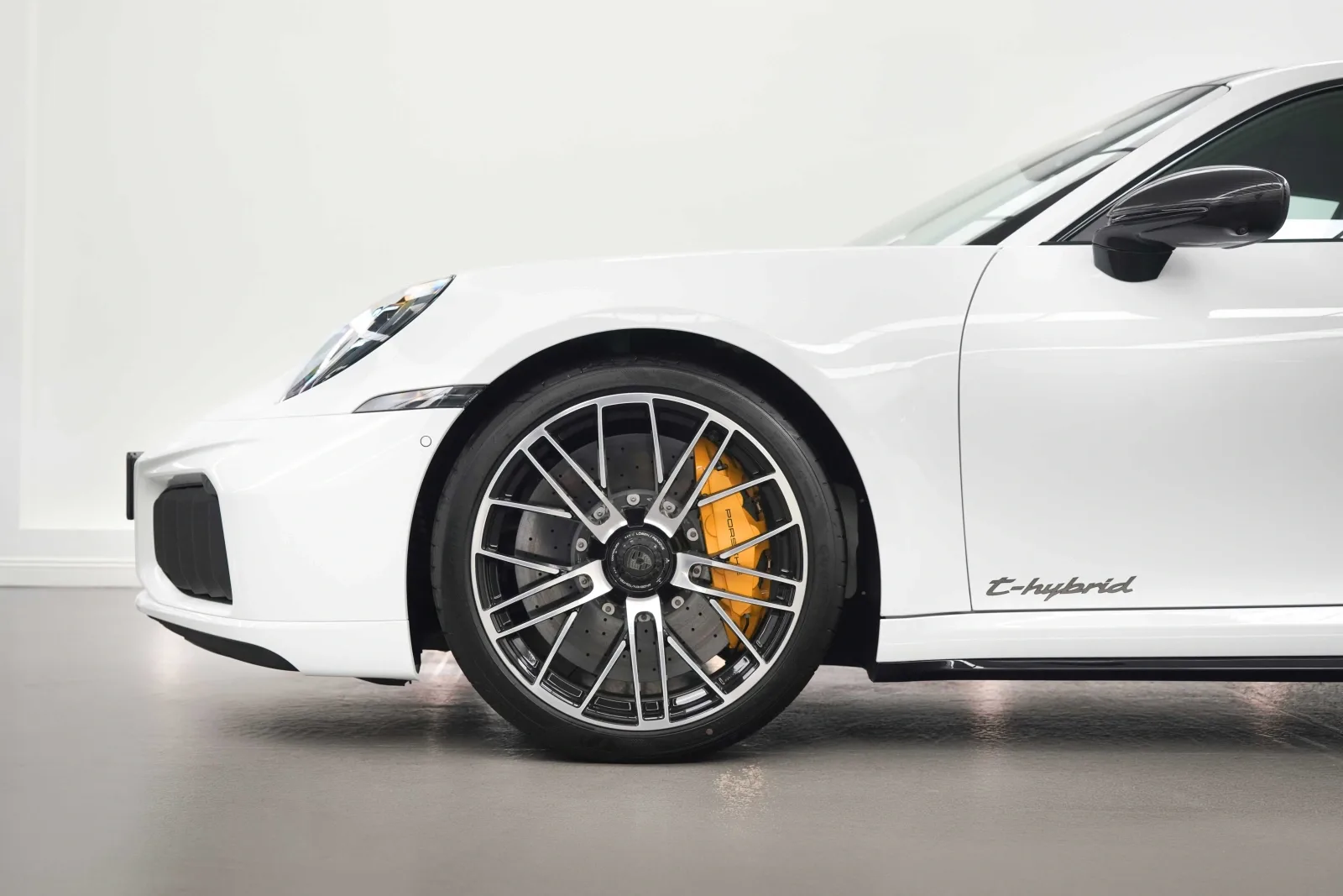 2026 Porsche 911 Turbo S T-Hybrid, 6/14