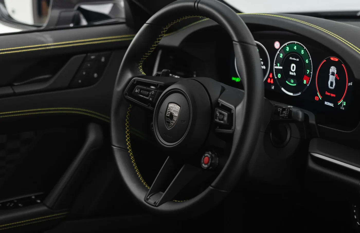 2026 Porsche 911 Turbo S proposée par un concessionnaire spécialisé à Dubai, Émirats arabes unis, photo 7 sur 10