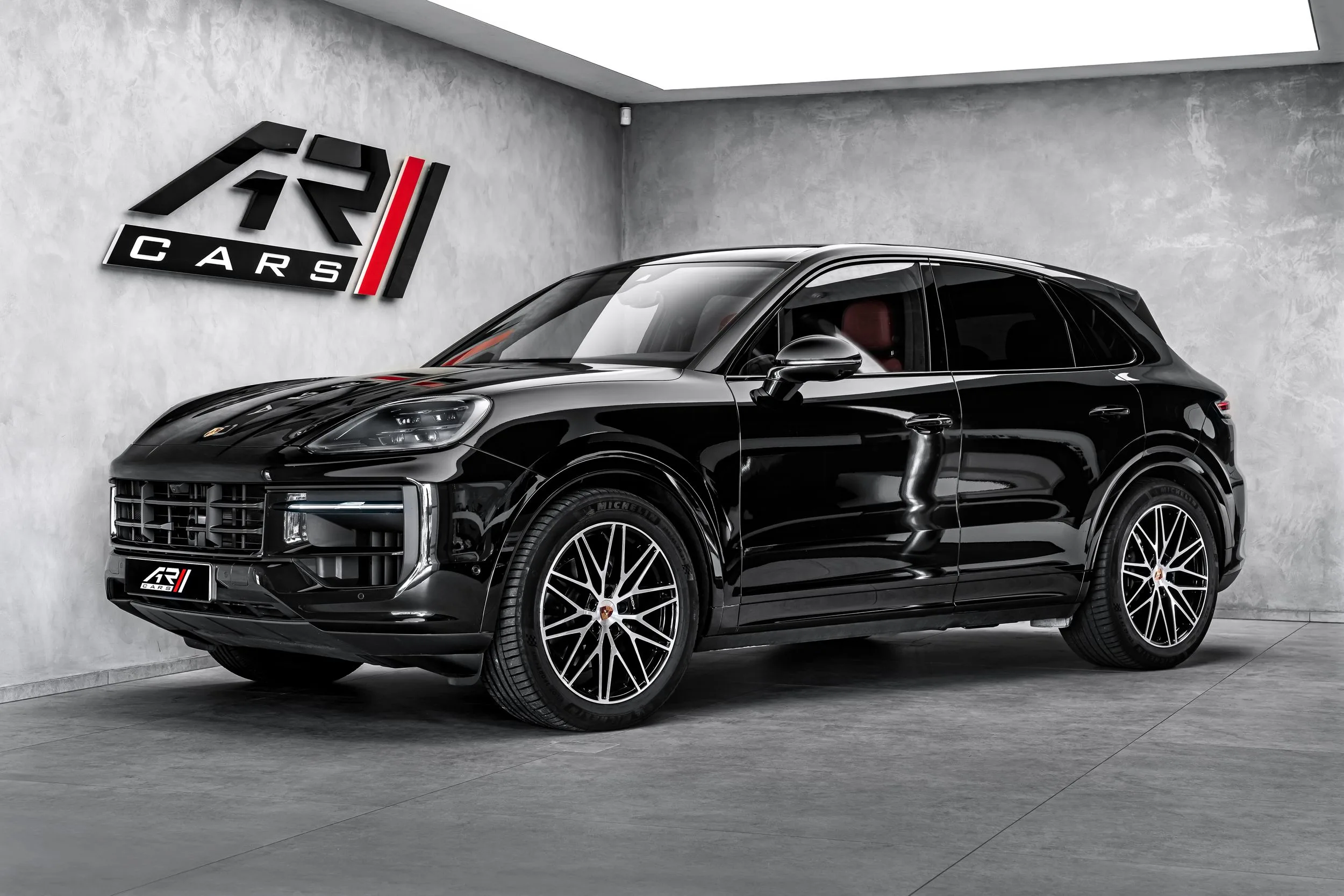 2026 Porsche Cayenne Black Edition angeboten von einem Spezialhändler in Ostrava, Tschechien, Hauptfoto