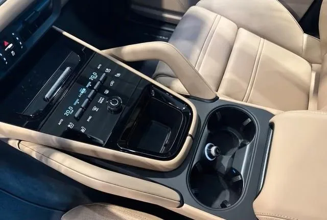 2026 Porsche Cayenne Coupé Black Edition, 10/15