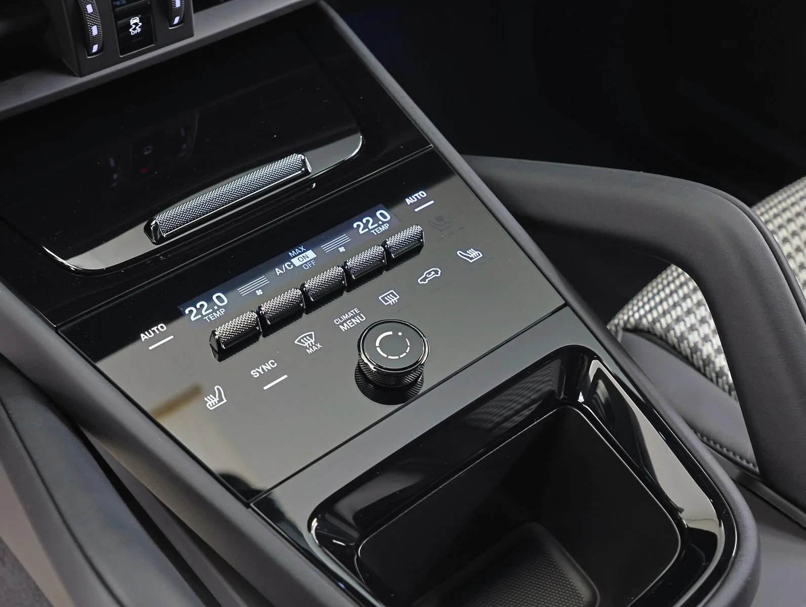 2026 Porsche Cayenne E-Hybrid Coupé, 15/27