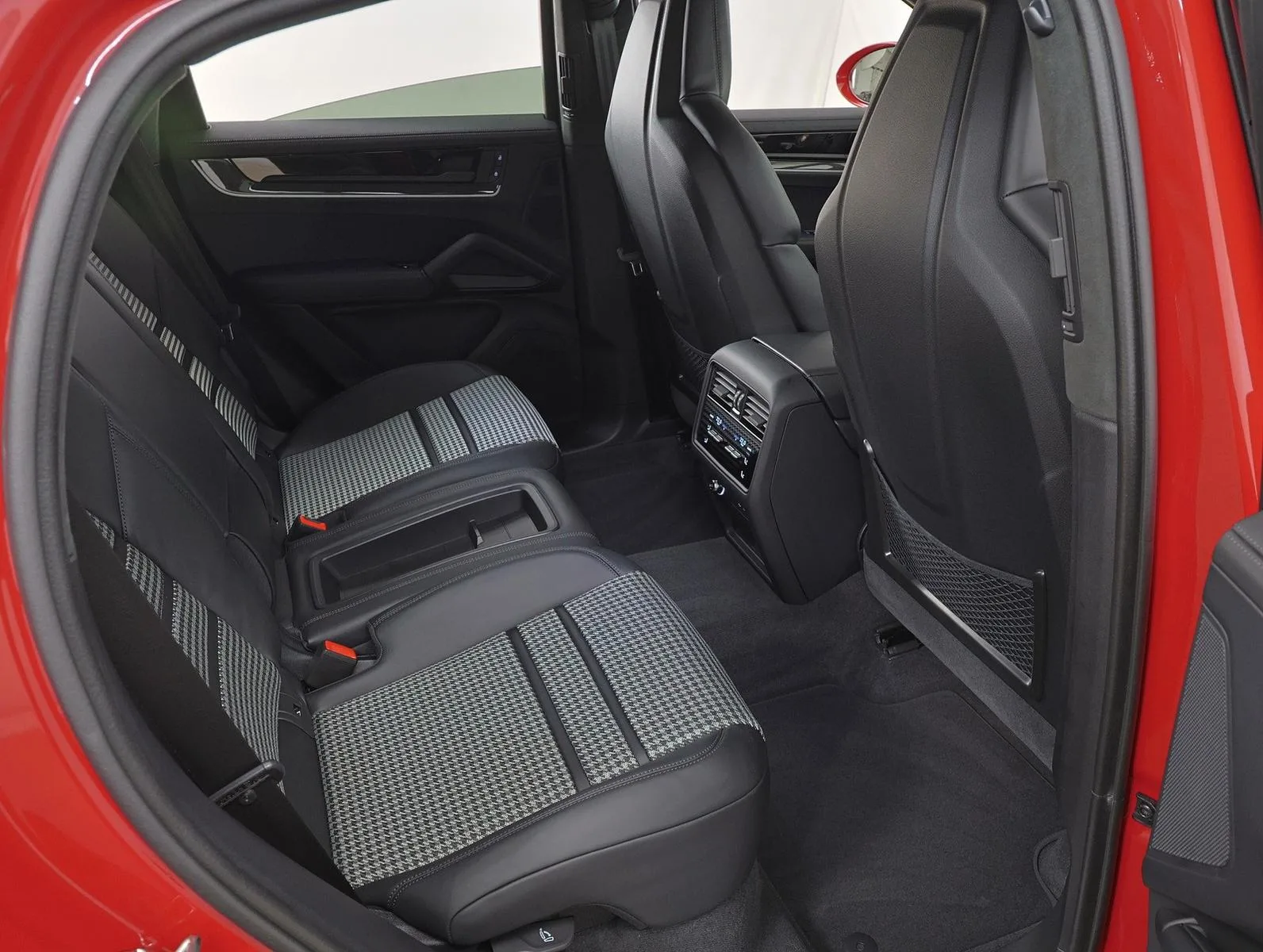 2026 Porsche Cayenne E-Hybrid Coupé, 24/27