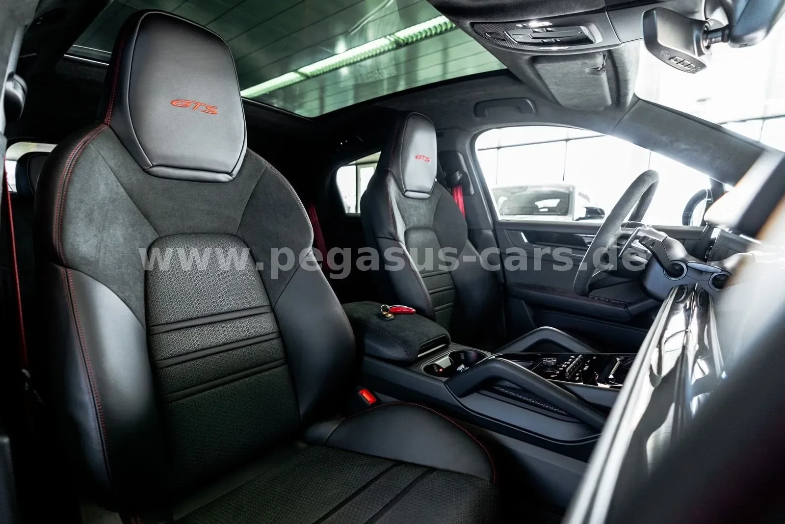2026 Porsche Cayenne GTS Coupé, 18/30