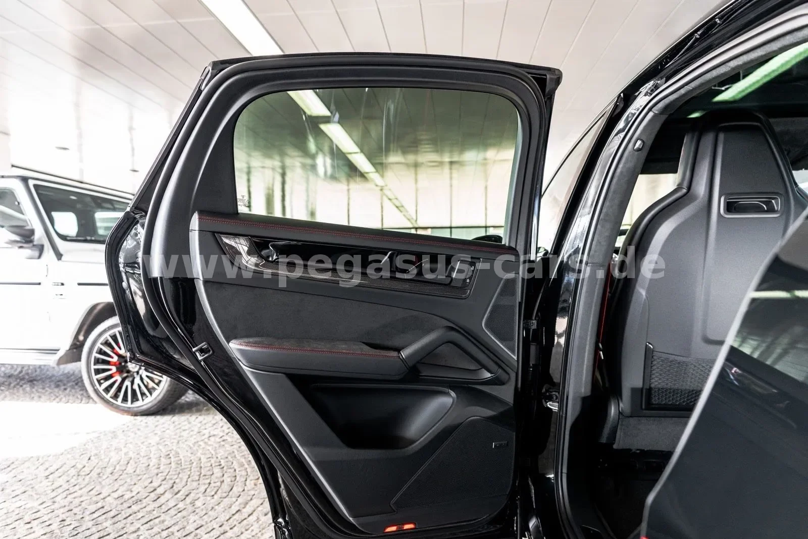 2026 Porsche Cayenne GTS Coupé, 27/30