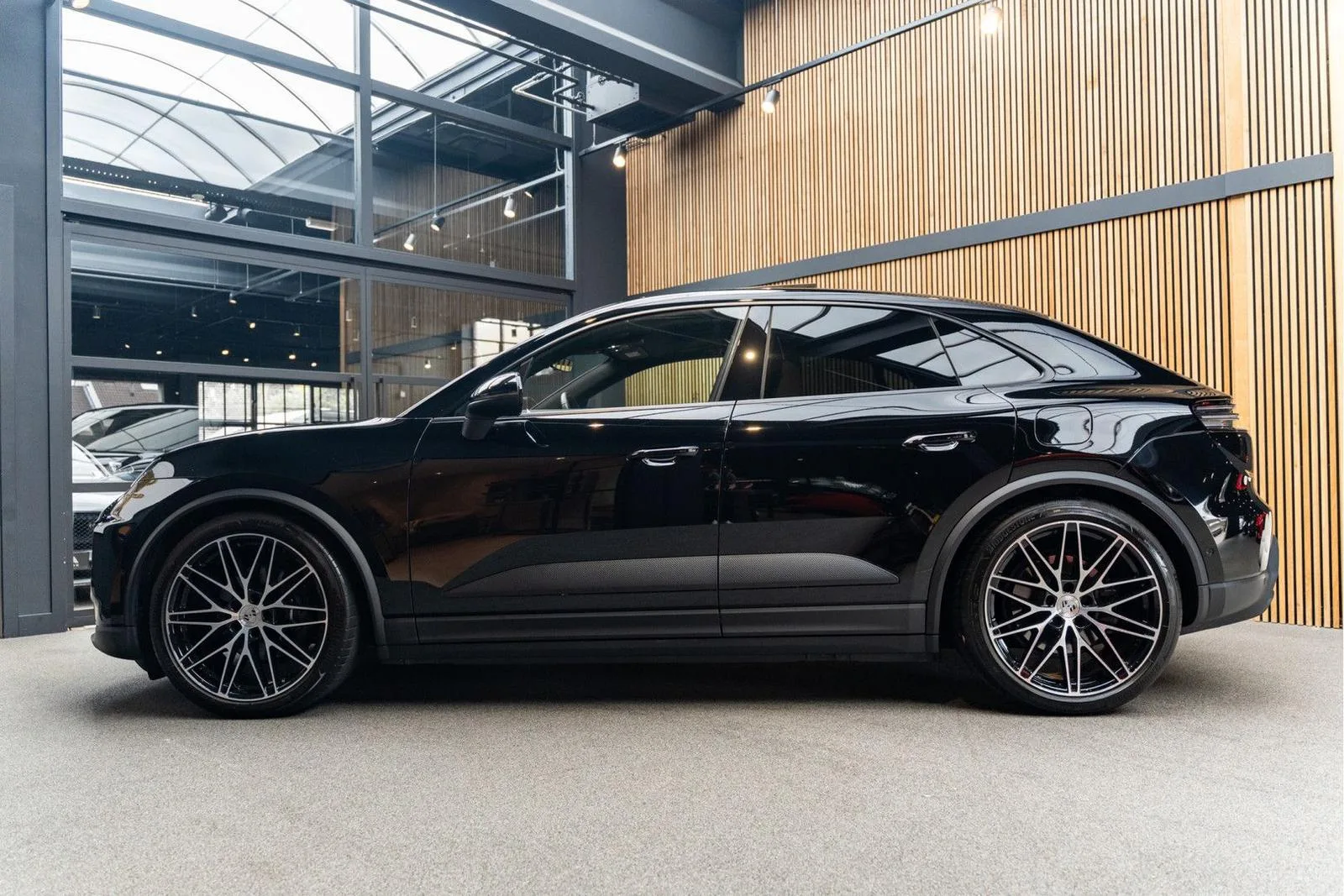 2026 Porsche Macan 4, 3/30