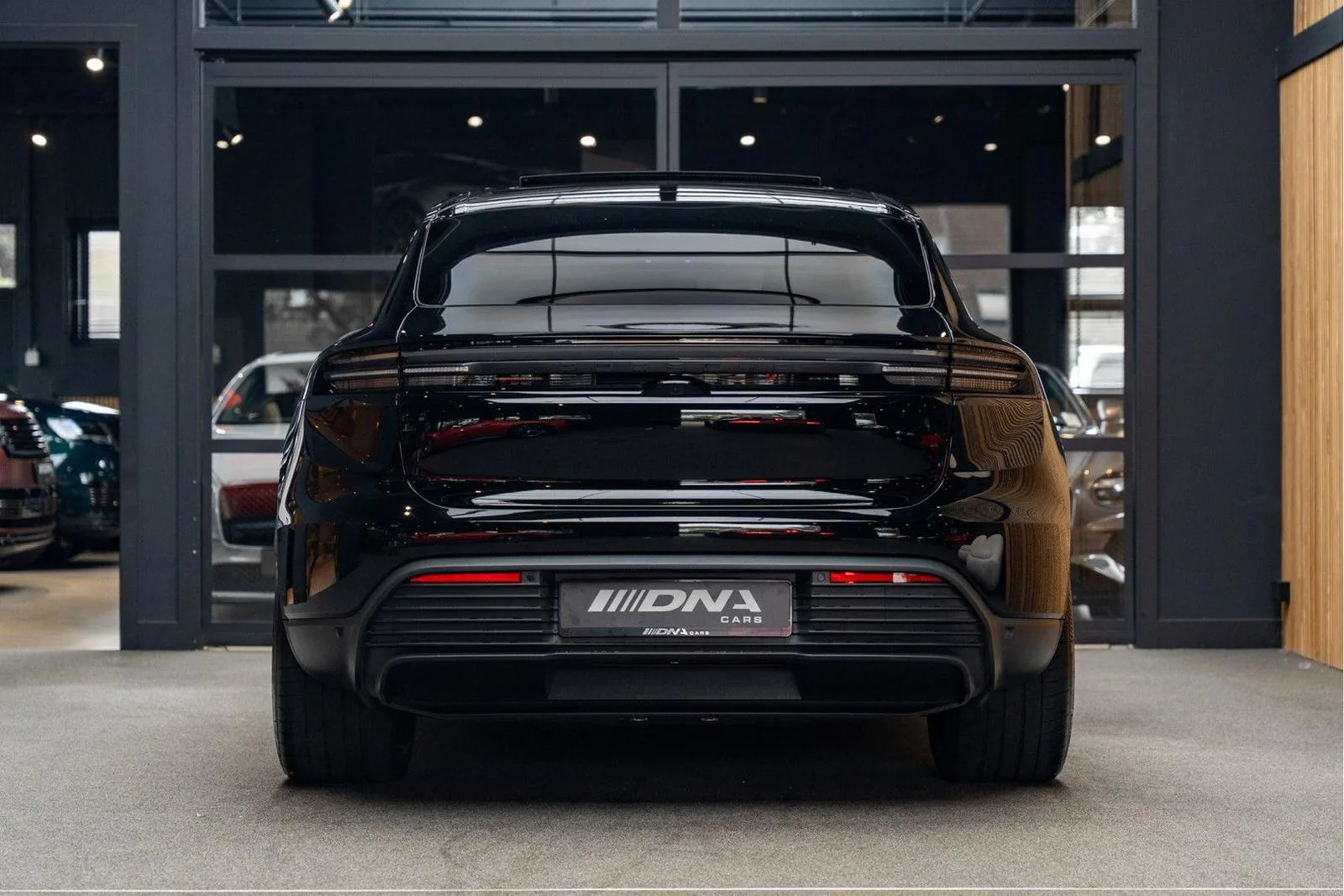 2026 Porsche Macan 4, 4/30