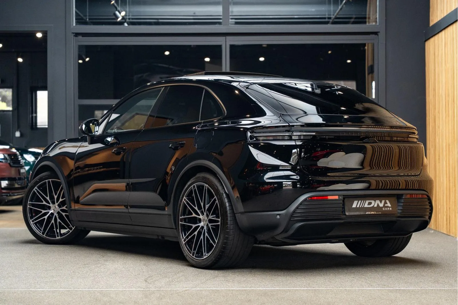 2026 Porsche Macan 4, 5/30