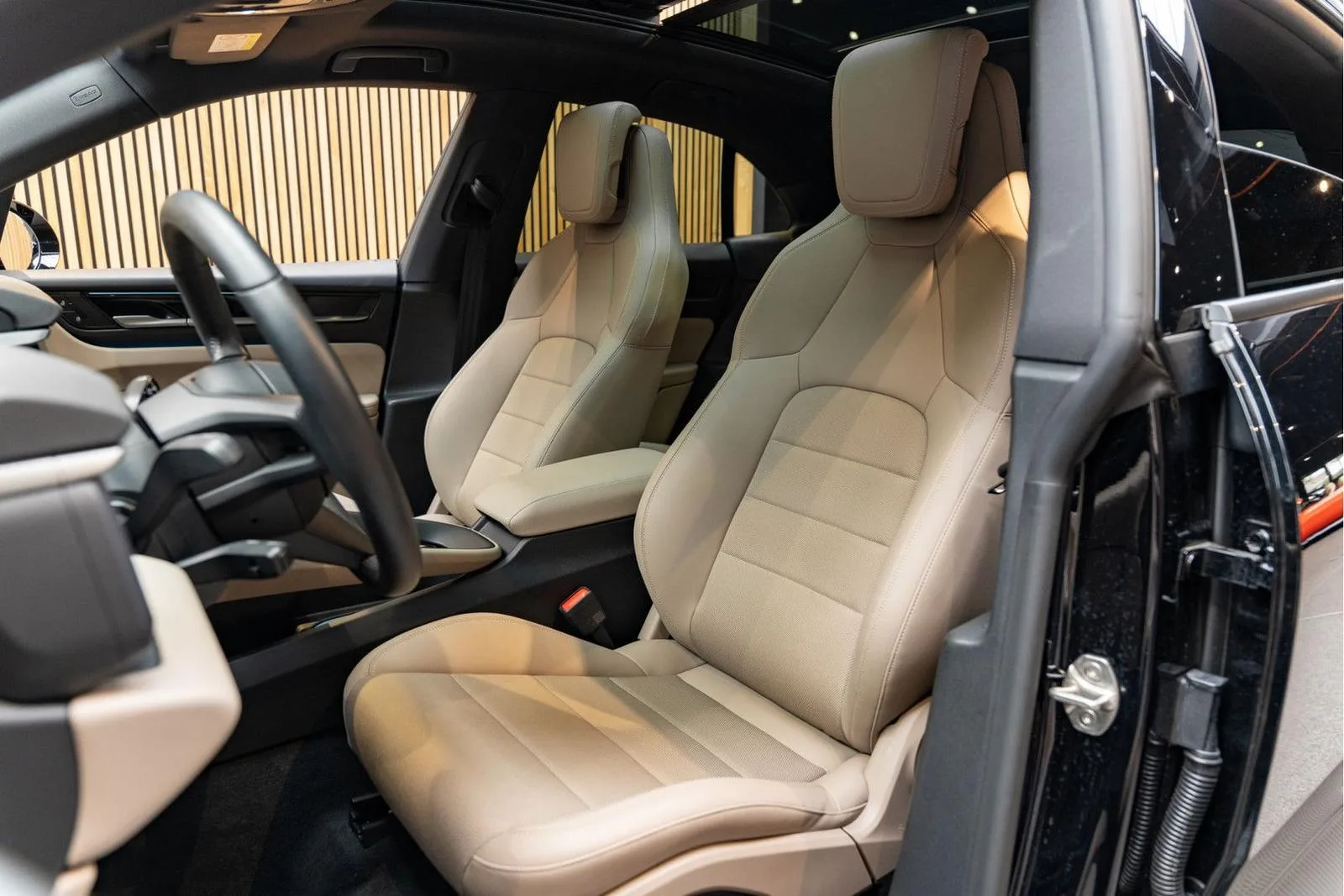 2026 Porsche Macan 4, 9/30