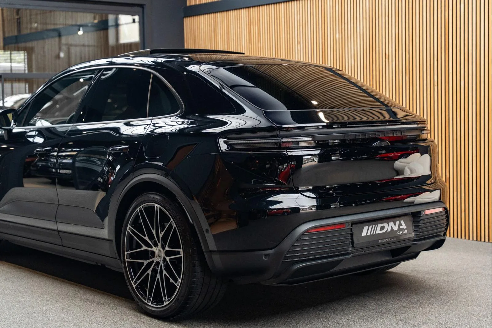 2026 Porsche Macan 4, 12/30