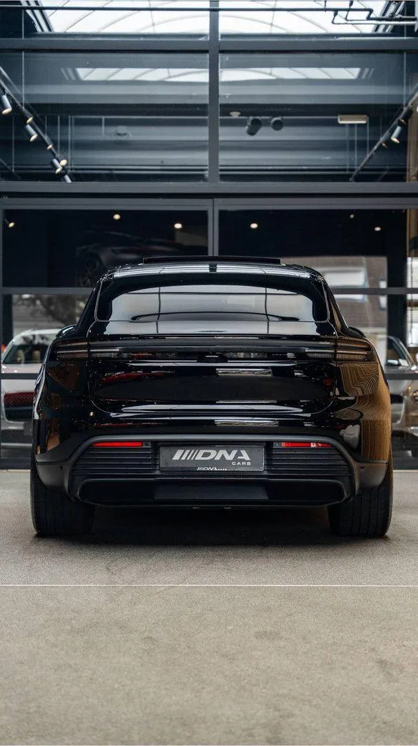 2026 Porsche Macan 4, 24/30