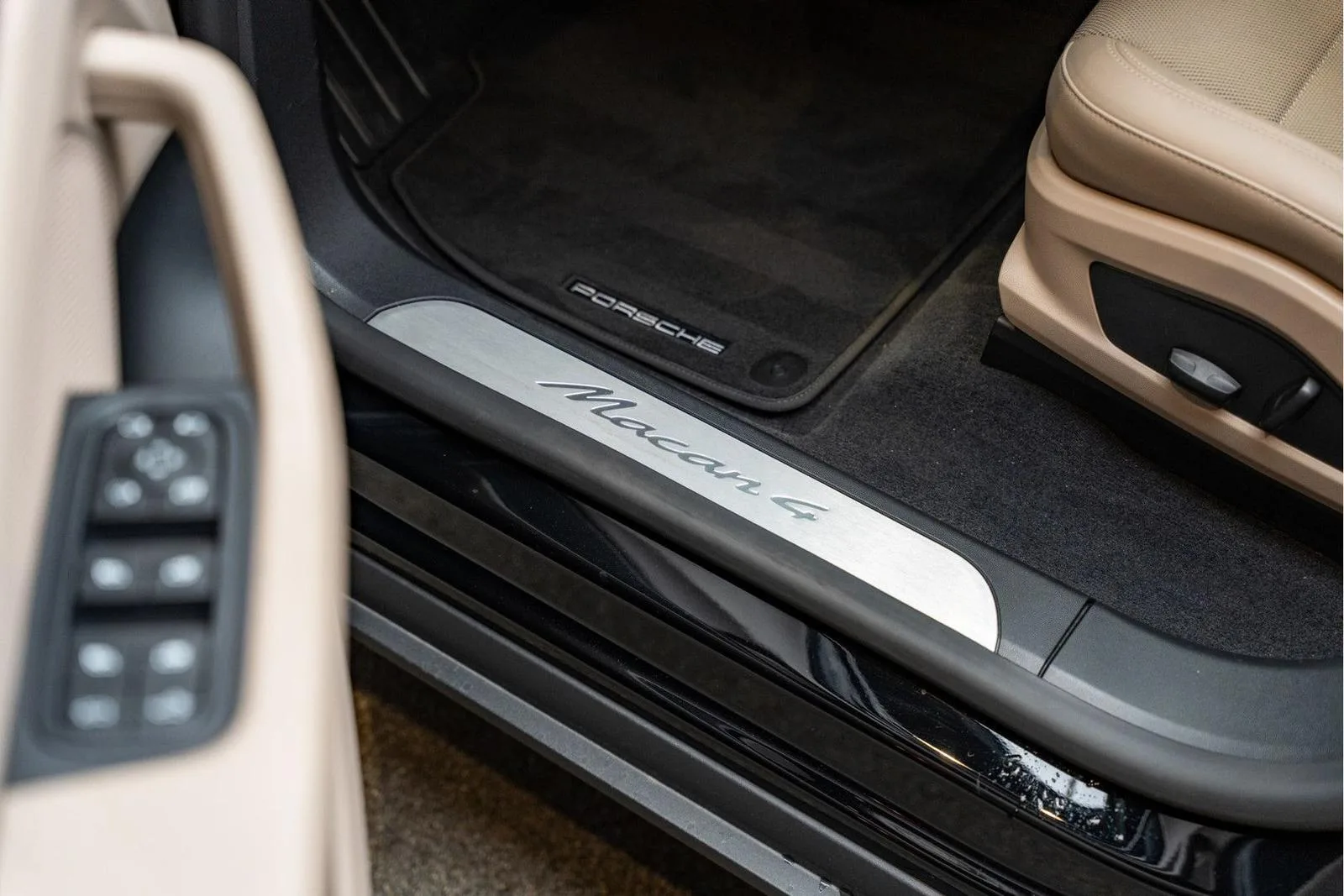 2026 Porsche Macan 4, 29/30