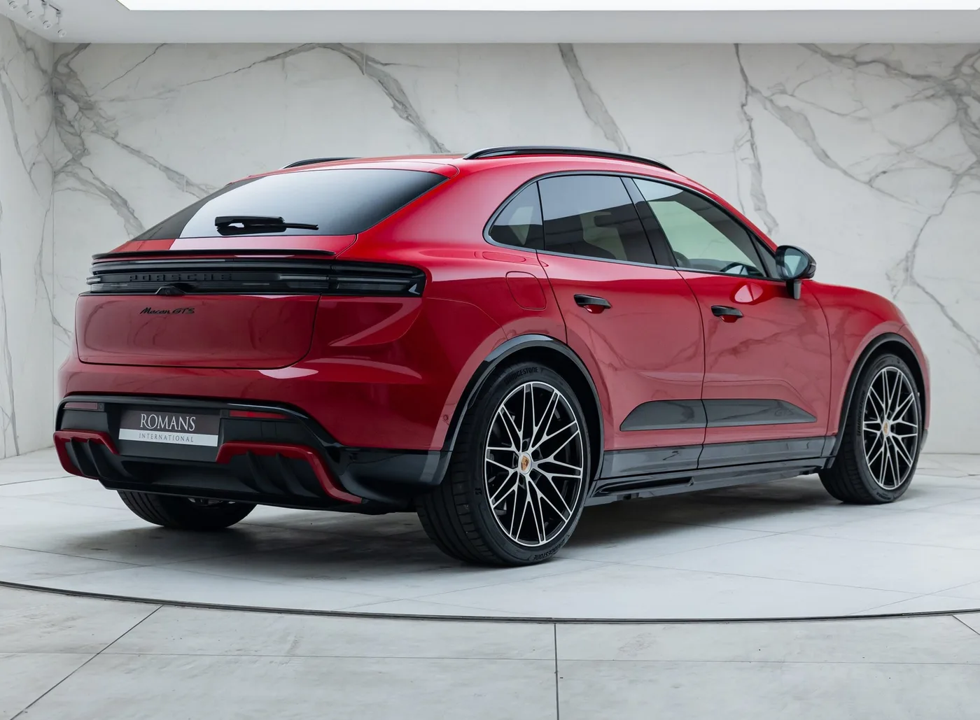 2026 Porsche Macan GTS Electric proposée par un concessionnaire spécialisé à Banstead, Royaume-Uni, photo 6 sur 15