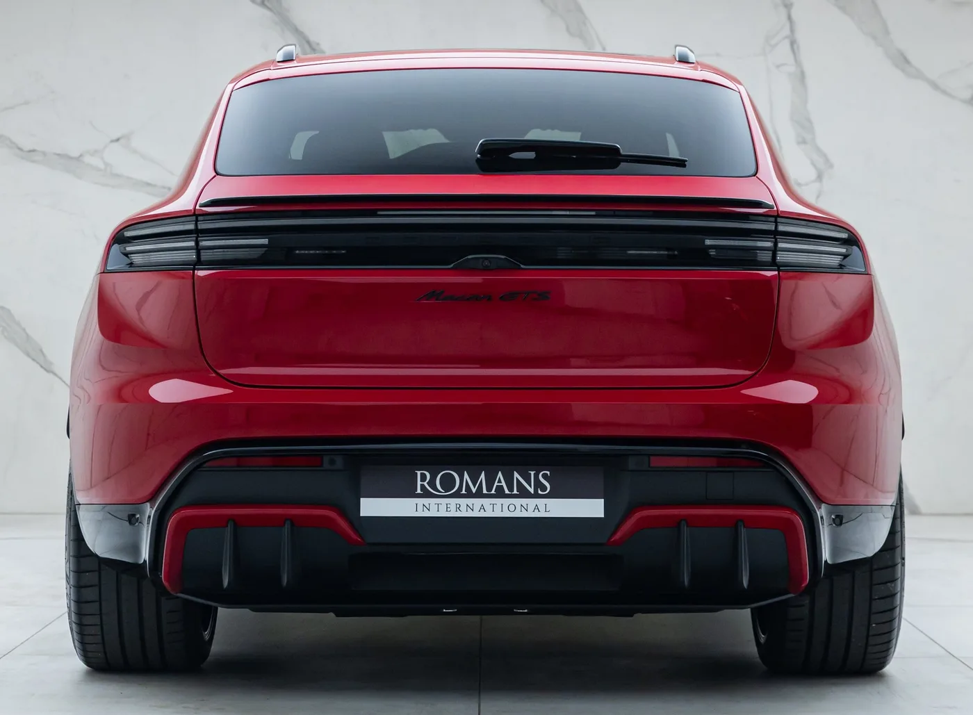2026 Porsche Macan GTS Electric proposée par un concessionnaire spécialisé à Banstead, Royaume-Uni, photo 8 sur 15