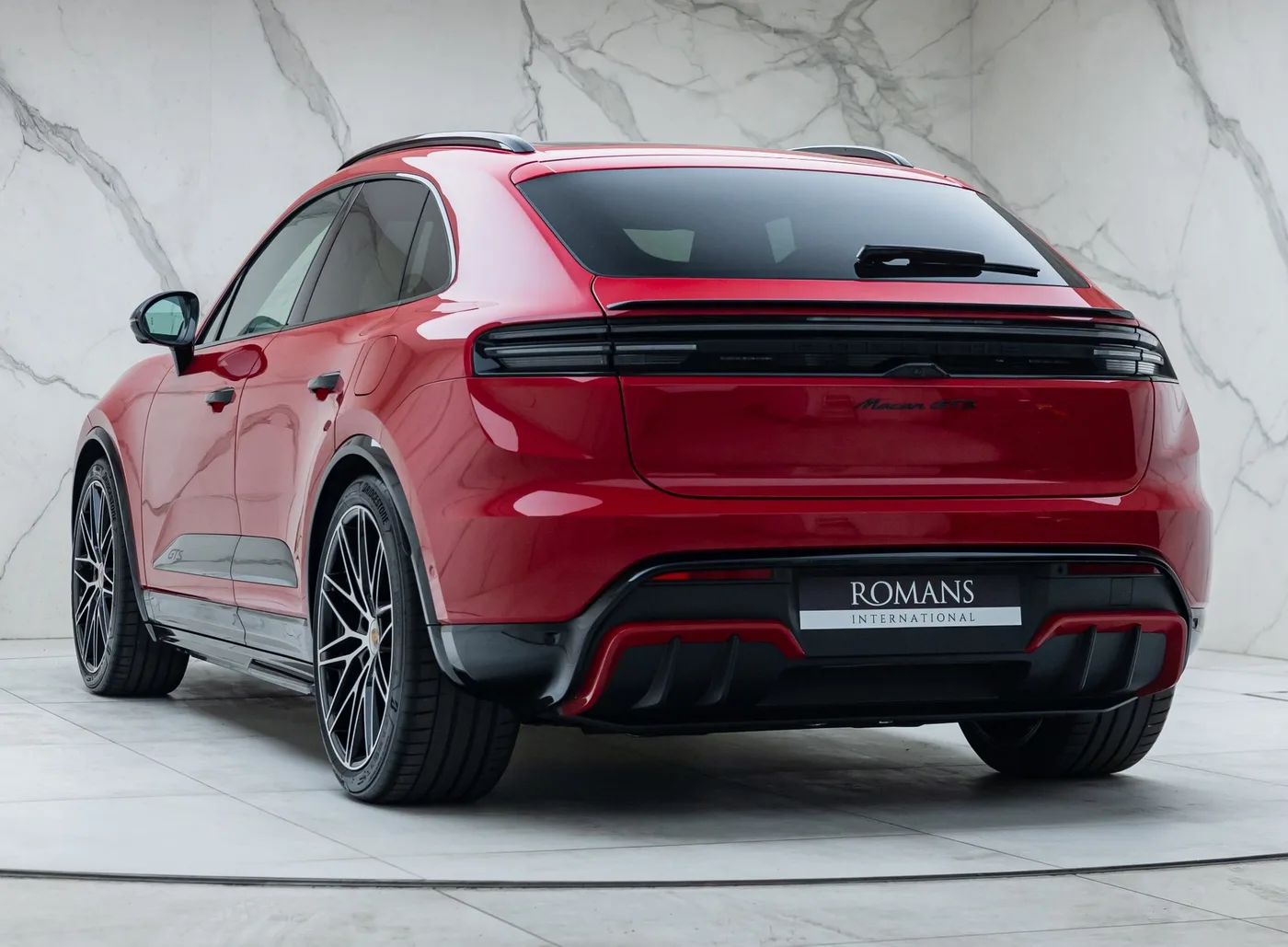 2026 Porsche Macan GTS Electric proposée par un concessionnaire spécialisé à Banstead, Royaume-Uni, photo 10 sur 15