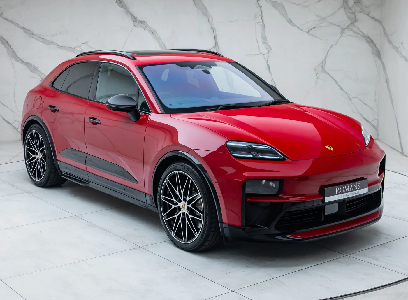 2026 Porsche Macan GTS Electric proposée par un concessionnaire spécialisé à Banstead, Royaume-Uni, photo 11 sur 15