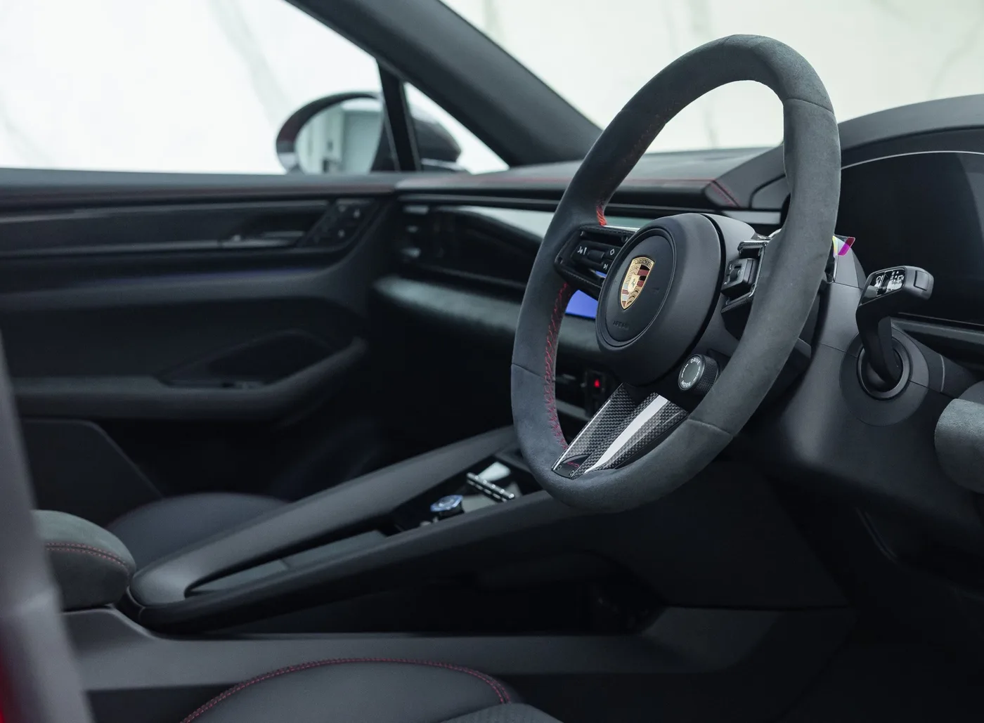 2026 Porsche Macan GTS Electric proposée par un concessionnaire spécialisé à Banstead, Royaume-Uni, photo 13 sur 15