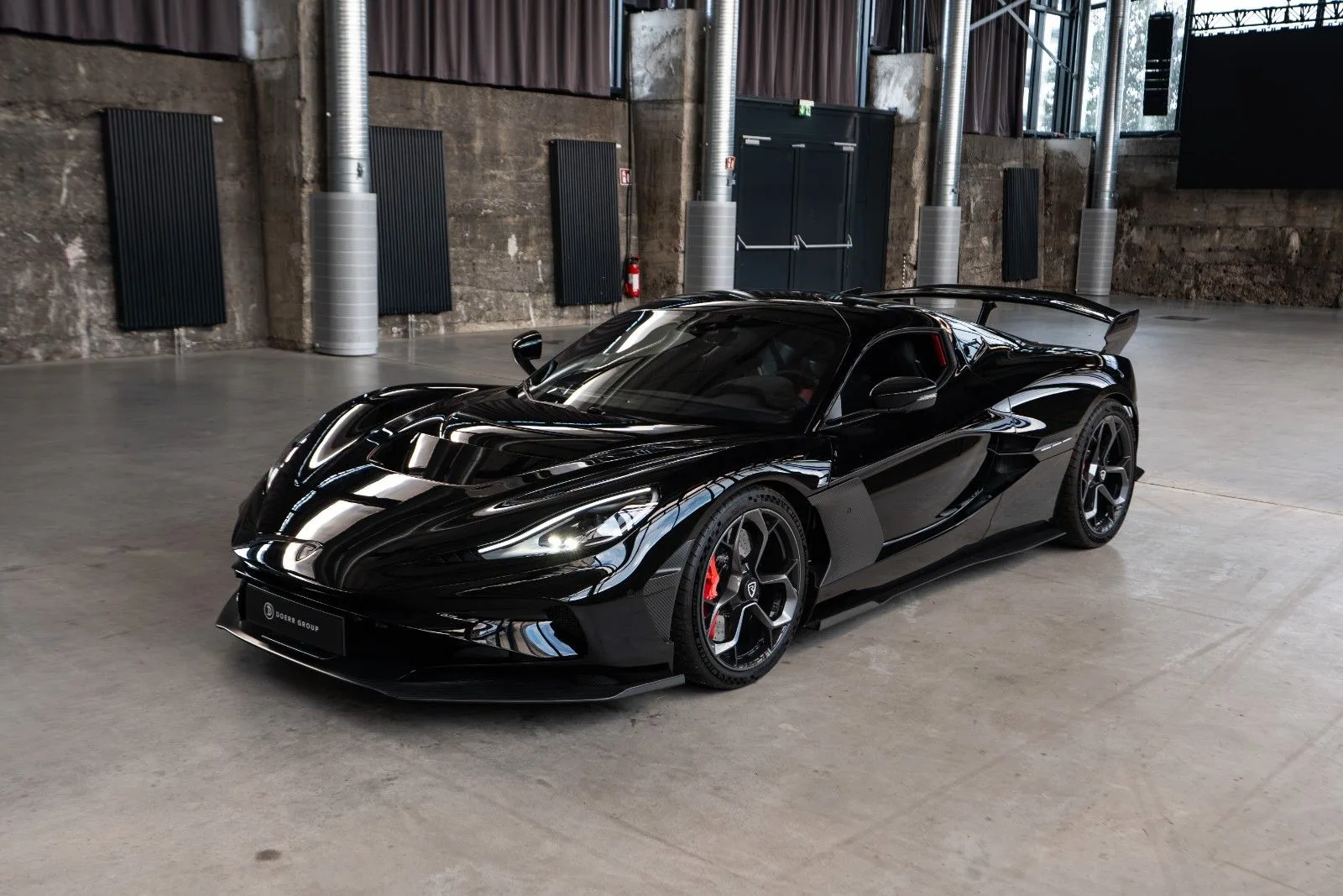 2026 Rimac Nevera R angeboten von einem Vertragshändler in München, Deutschland, Hauptfoto