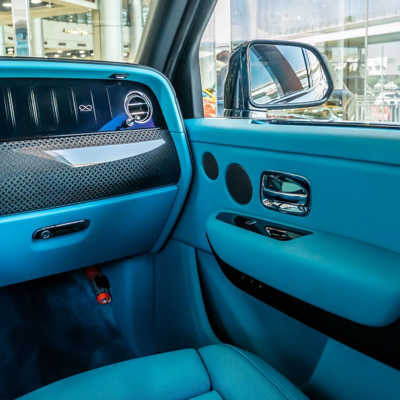 2026 Rolls-Royce Cullinan Black Badge proposée par un concessionnaire spécialisé à Dubai, Émirats arabes unis, photo 8 sur 21