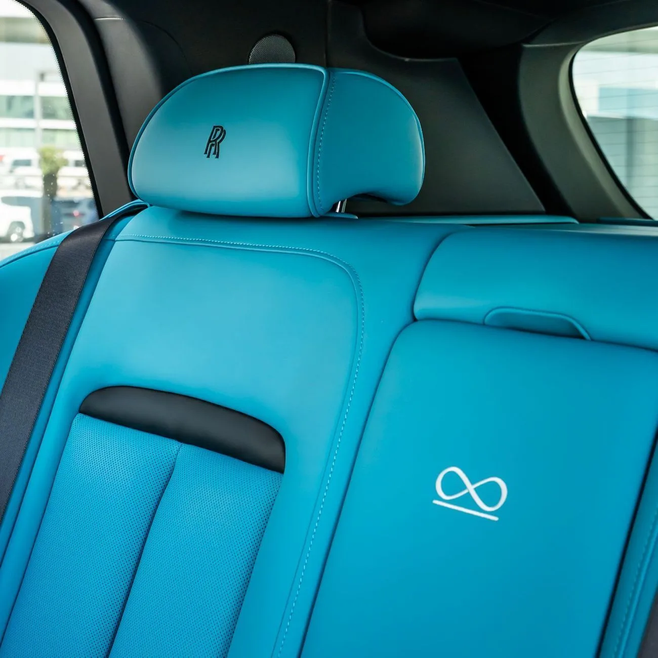 2026 Rolls-Royce Cullinan Black Badge proposée par un concessionnaire spécialisé à Dubai, Émirats arabes unis, photo 9 sur 21