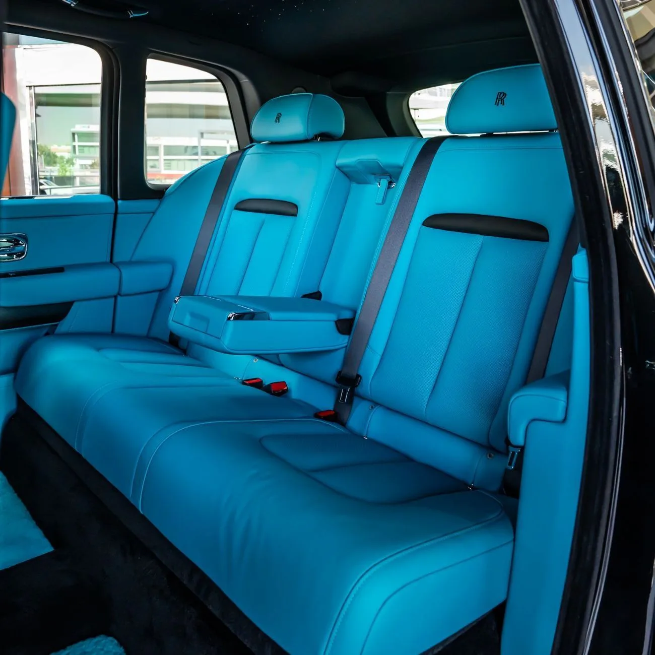 2026 Rolls-Royce Cullinan Black Badge proposée par un concessionnaire spécialisé à Dubai, Émirats arabes unis, photo 11 sur 21