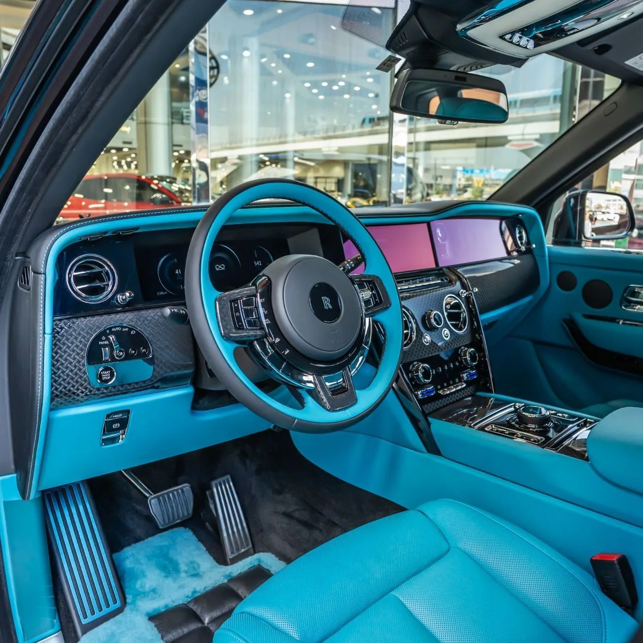 2026 Rolls-Royce Cullinan Black Badge proposée par un concessionnaire spécialisé à Dubai, Émirats arabes unis, photo 12 sur 21
