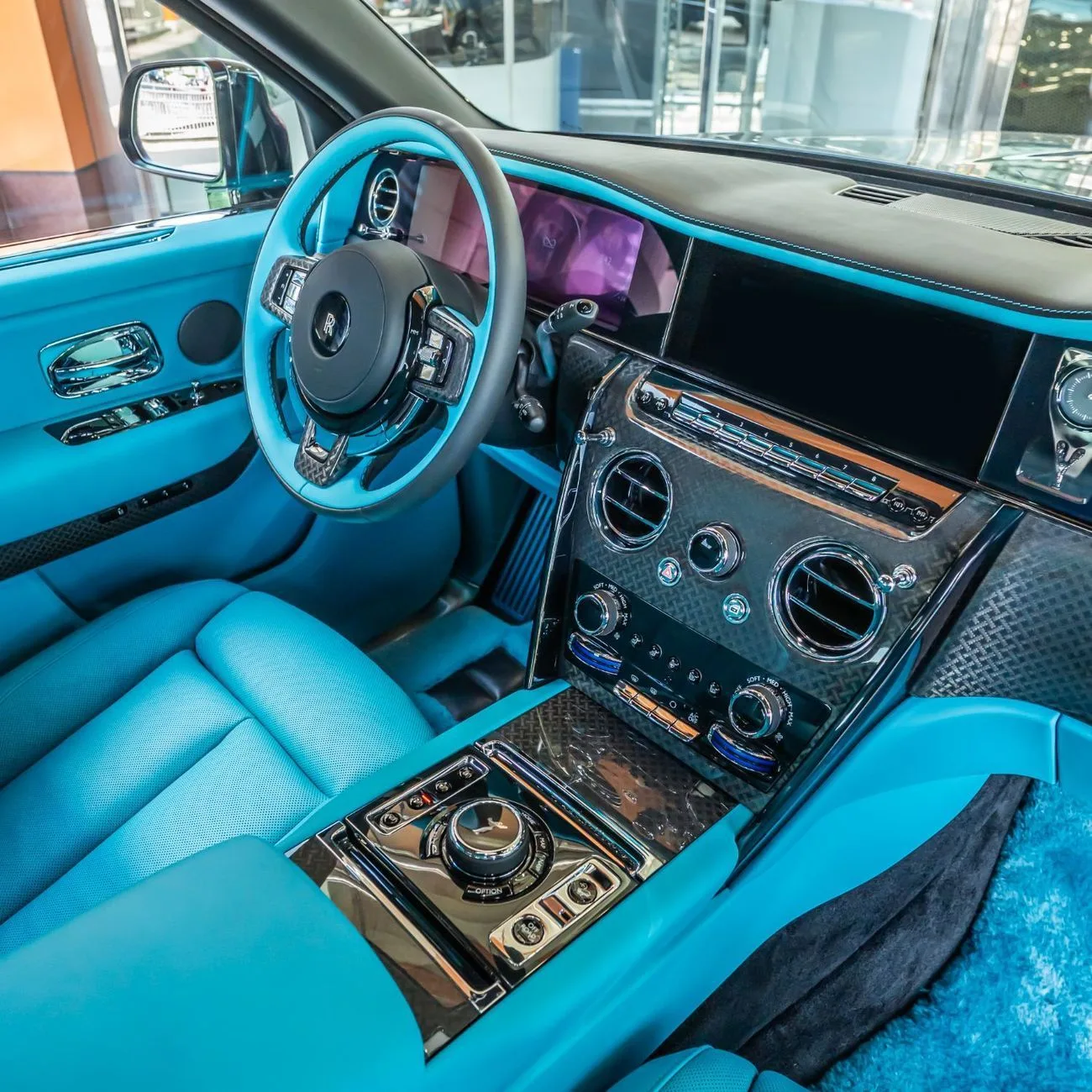 2026 Rolls-Royce Cullinan Black Badge proposée par un concessionnaire spécialisé à Dubai, Émirats arabes unis, photo 19 sur 21
