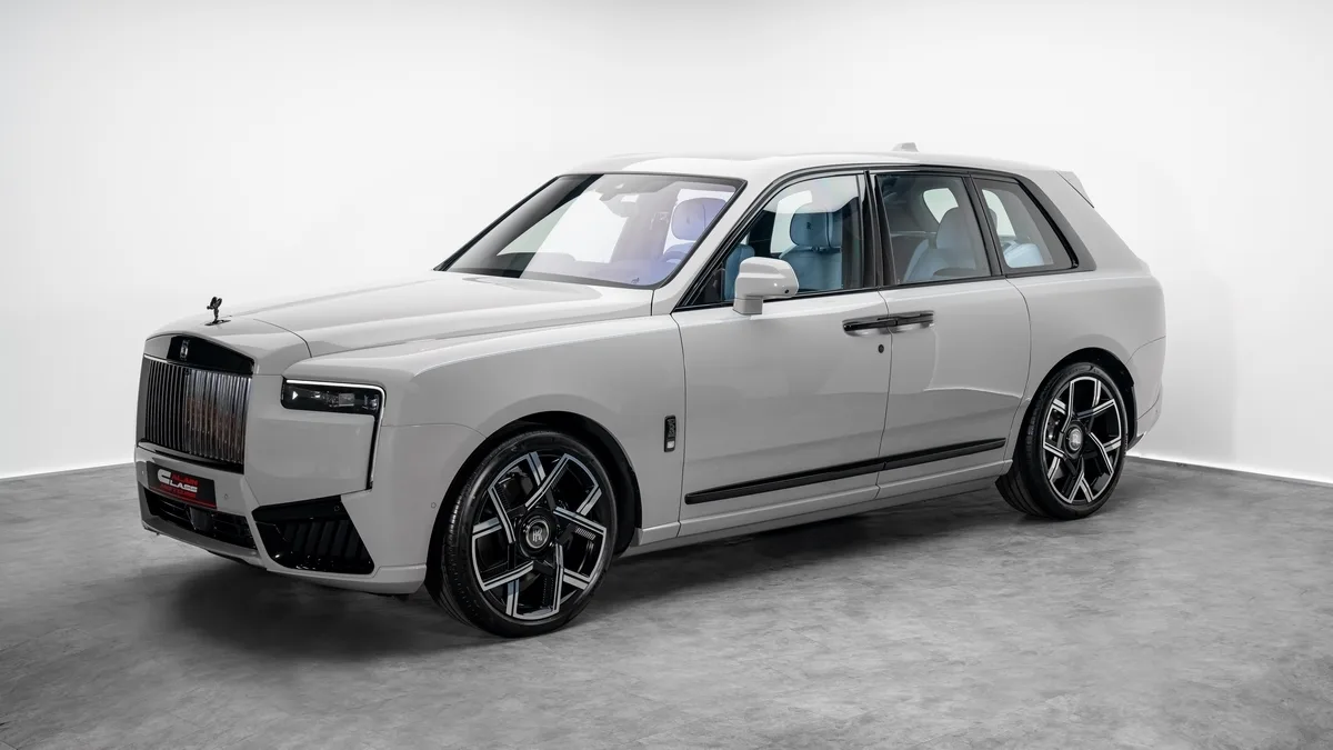 2026 Rolls-Royce Cullinan Black Badge angeboten von einem Fachhändler in Dubai, Vereinigte Arabische Emirate, Foto 2 von 25