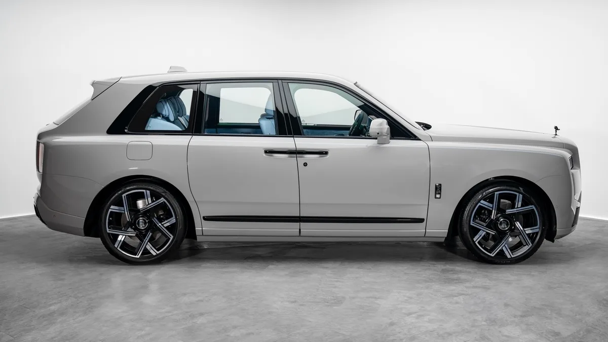 2026 Rolls-Royce Cullinan Black Badge angeboten von einem Fachhändler in Dubai, Vereinigte Arabische Emirate, Foto 5 von 25