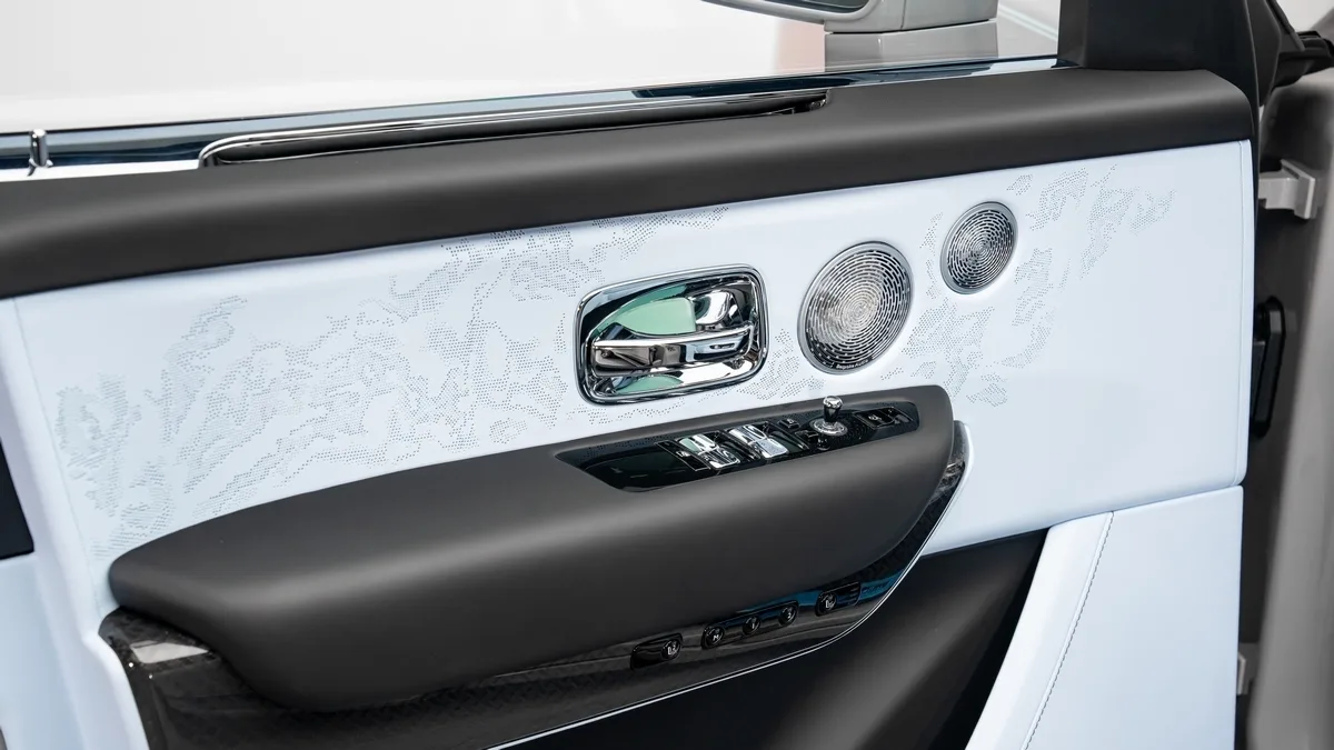 2026 Rolls-Royce Cullinan Black Badge angeboten von einem Fachhändler in Dubai, Vereinigte Arabische Emirate, Foto 11 von 25