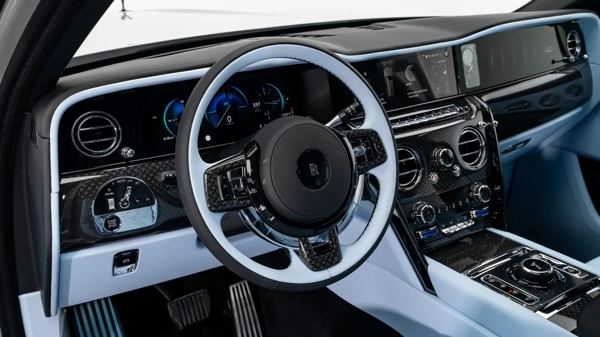 2026 Rolls-Royce Cullinan Black Badge angeboten von einem Fachhändler in Dubai, Vereinigte Arabische Emirate, Foto 14 von 25