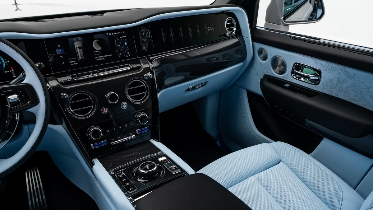 2026 Rolls-Royce Cullinan Black Badge angeboten von einem Fachhändler in Dubai, Vereinigte Arabische Emirate, Foto 15 von 25