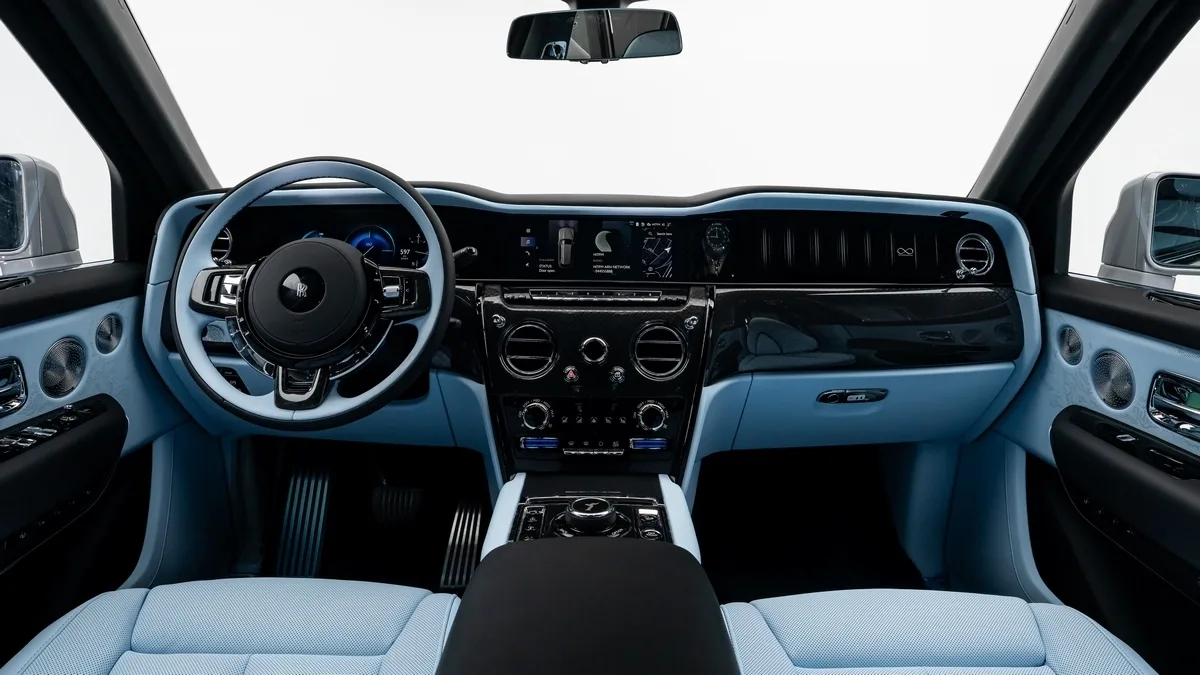 2026 Rolls-Royce Cullinan Black Badge angeboten von einem Fachhändler in Dubai, Vereinigte Arabische Emirate, Foto 16 von 25