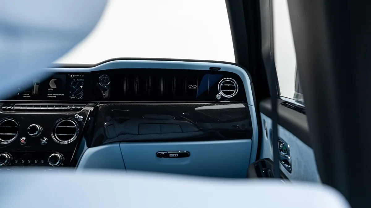 2026 Rolls-Royce Cullinan Black Badge angeboten von einem Fachhändler in Dubai, Vereinigte Arabische Emirate, Foto 18 von 25