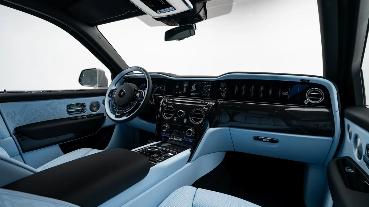 2026 Rolls-Royce Cullinan Black Badge angeboten von einem Fachhändler in Dubai, Vereinigte Arabische Emirate, Foto 19 von 25