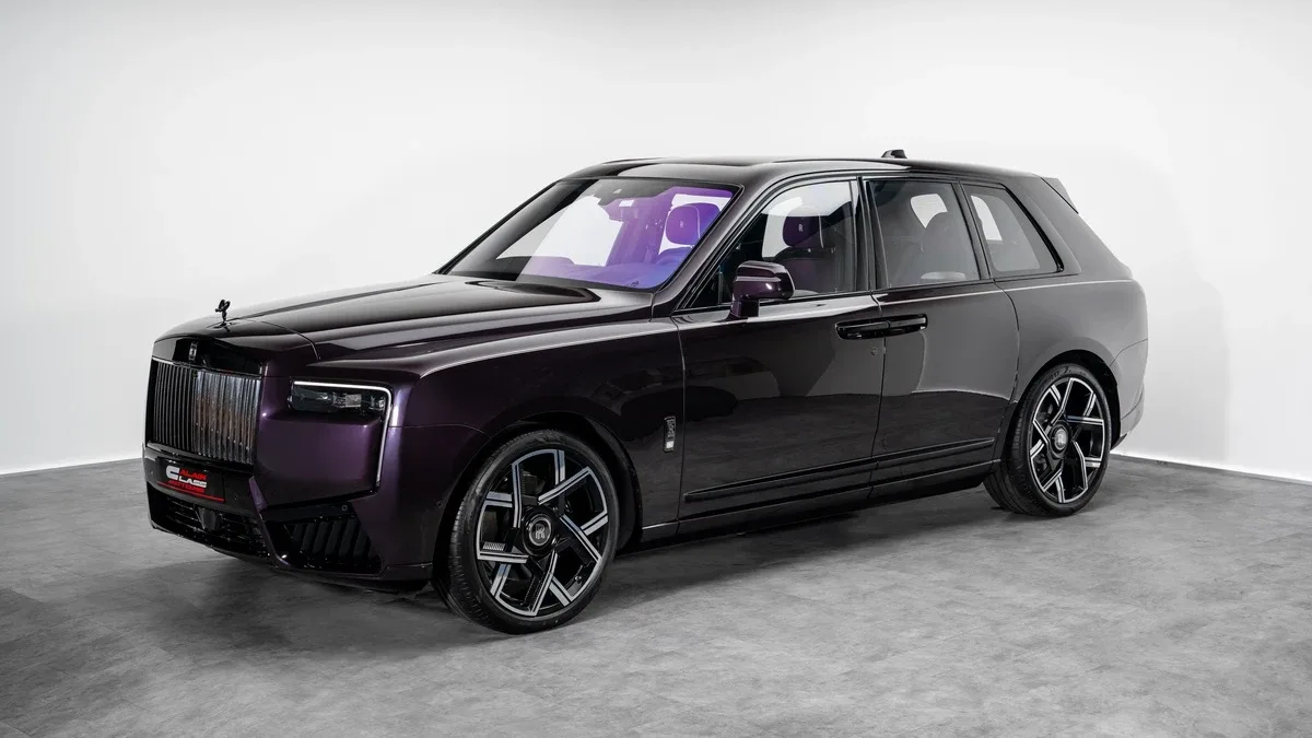 2026 Rolls-Royce Cullinan Black Badge angeboten von einem Fachhändler in Dubai, Vereinigte Arabische Emirate, Foto 2 von 25