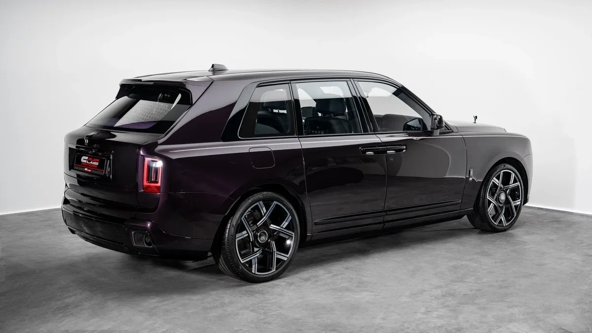 2026 Rolls-Royce Cullinan Black Badge angeboten von einem Fachhändler in Dubai, Vereinigte Arabische Emirate, Foto 3 von 25