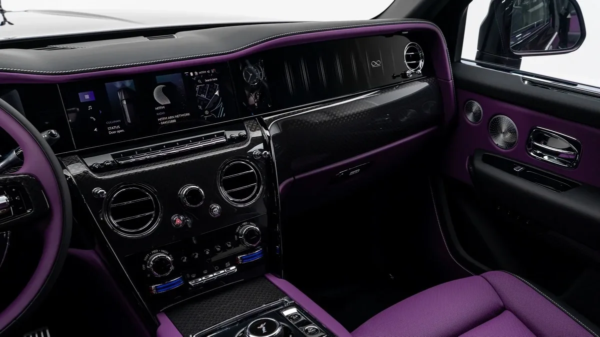 2026 Rolls-Royce Cullinan Black Badge angeboten von einem Fachhändler in Dubai, Vereinigte Arabische Emirate, Foto 13 von 25