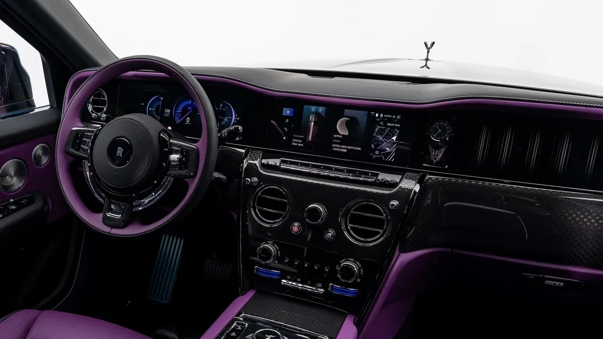 2026 Rolls-Royce Cullinan Black Badge angeboten von einem Fachhändler in Dubai, Vereinigte Arabische Emirate, Foto 15 von 25