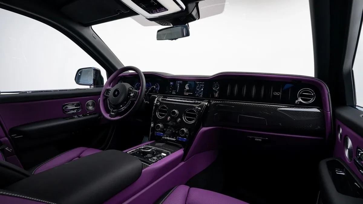 2026 Rolls-Royce Cullinan Black Badge angeboten von einem Fachhändler in Dubai, Vereinigte Arabische Emirate, Foto 16 von 25