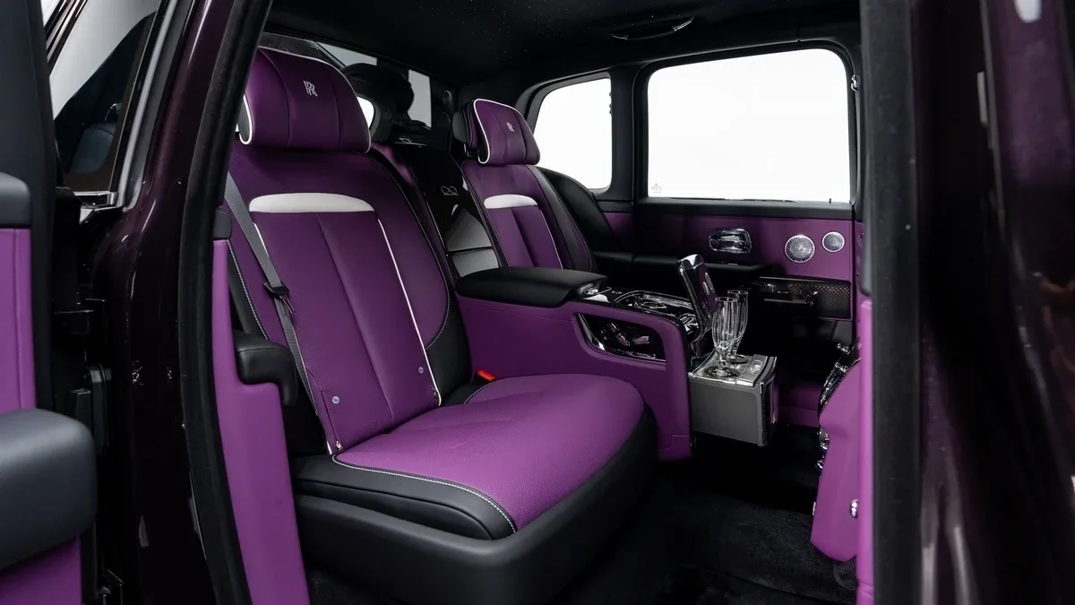 2026 Rolls-Royce Cullinan Black Badge angeboten von einem Fachhändler in Dubai, Vereinigte Arabische Emirate, Foto 23 von 25