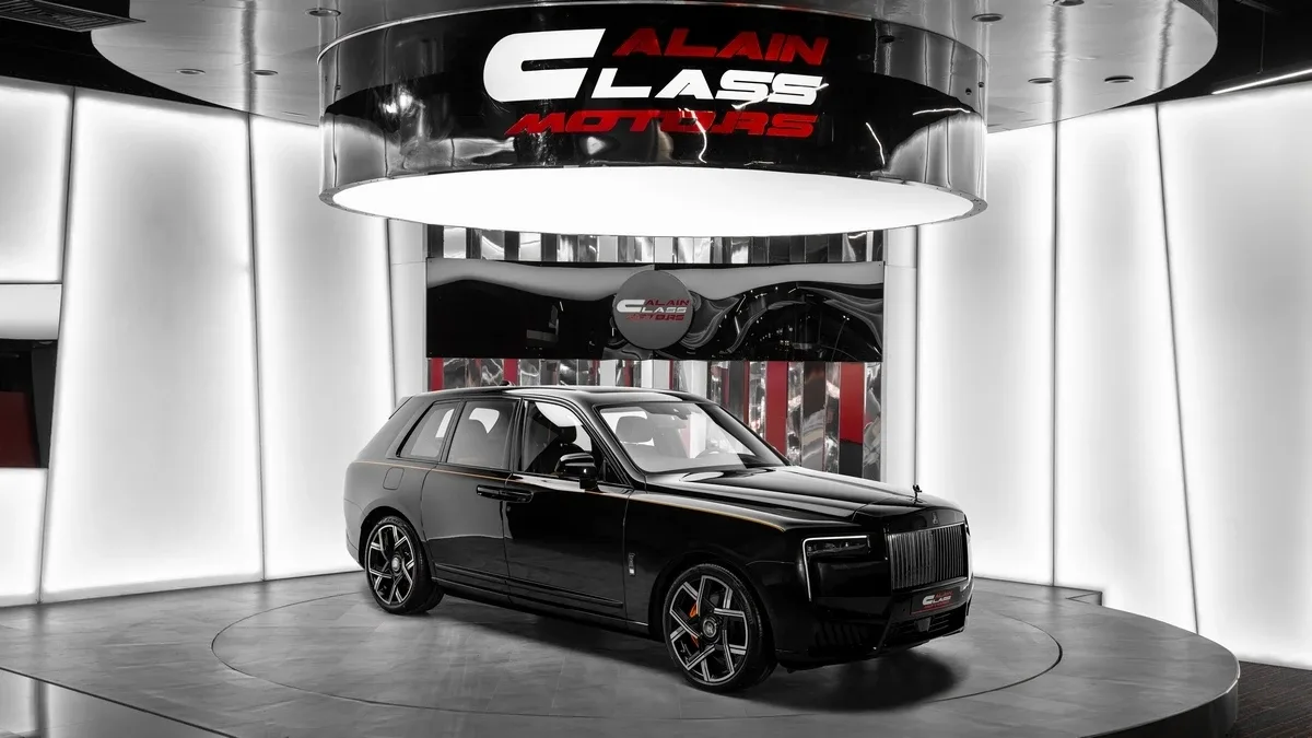 2026 Rolls-Royce Cullinan Black Badge angeboten von einem Fachhändler in Dubai, Vereinigte Arabische Emirate, Hauptfoto