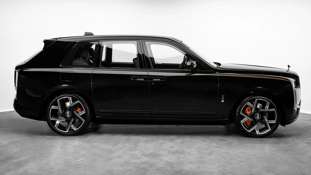 2026 Rolls-Royce Cullinan Black Badge angeboten von einem Fachhändler in Dubai, Vereinigte Arabische Emirate, Foto 5 von 25