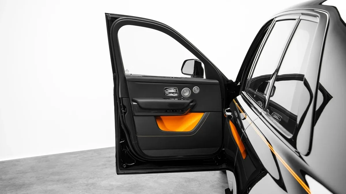 2026 Rolls-Royce Cullinan Black Badge angeboten von einem Fachhändler in Dubai, Vereinigte Arabische Emirate, Foto 10 von 25