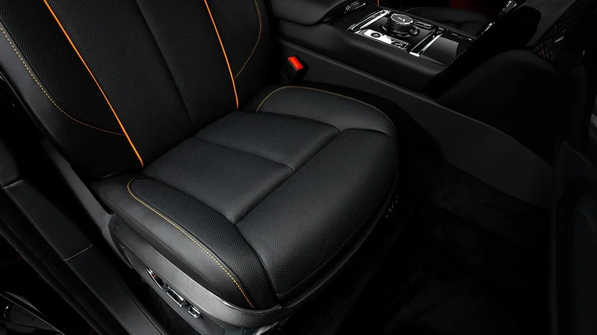 2026 Rolls-Royce Cullinan Black Badge angeboten von einem Fachhändler in Dubai, Vereinigte Arabische Emirate, Foto 22 von 25