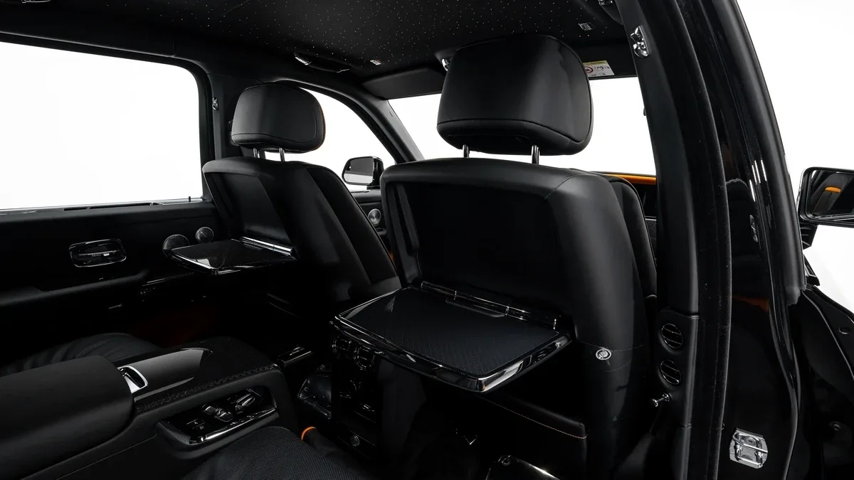 2026 Rolls-Royce Cullinan Black Badge angeboten von einem Fachhändler in Dubai, Vereinigte Arabische Emirate, Foto 24 von 25