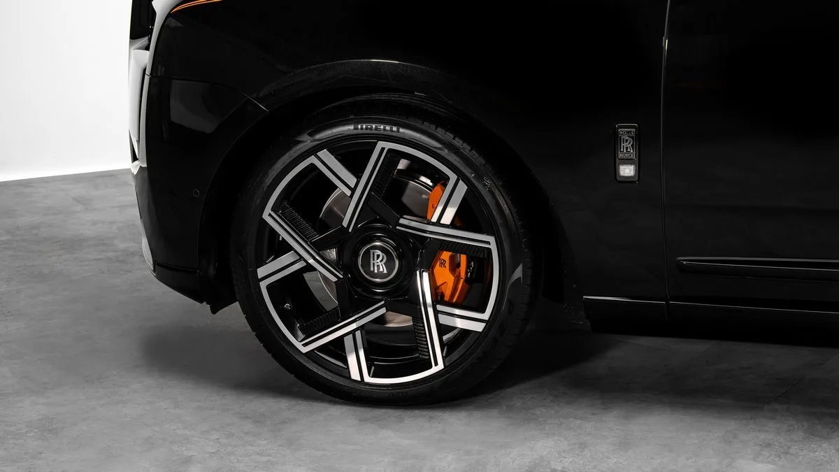 2026 Rolls-Royce Cullinan Black Badge angeboten von einem Fachhändler in Dubai, Vereinigte Arabische Emirate, Foto 6 von 25