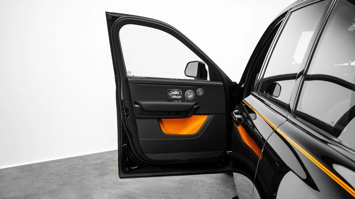 2026 Rolls-Royce Cullinan Black Badge angeboten von einem Fachhändler in Dubai, Vereinigte Arabische Emirate, Foto 9 von 25