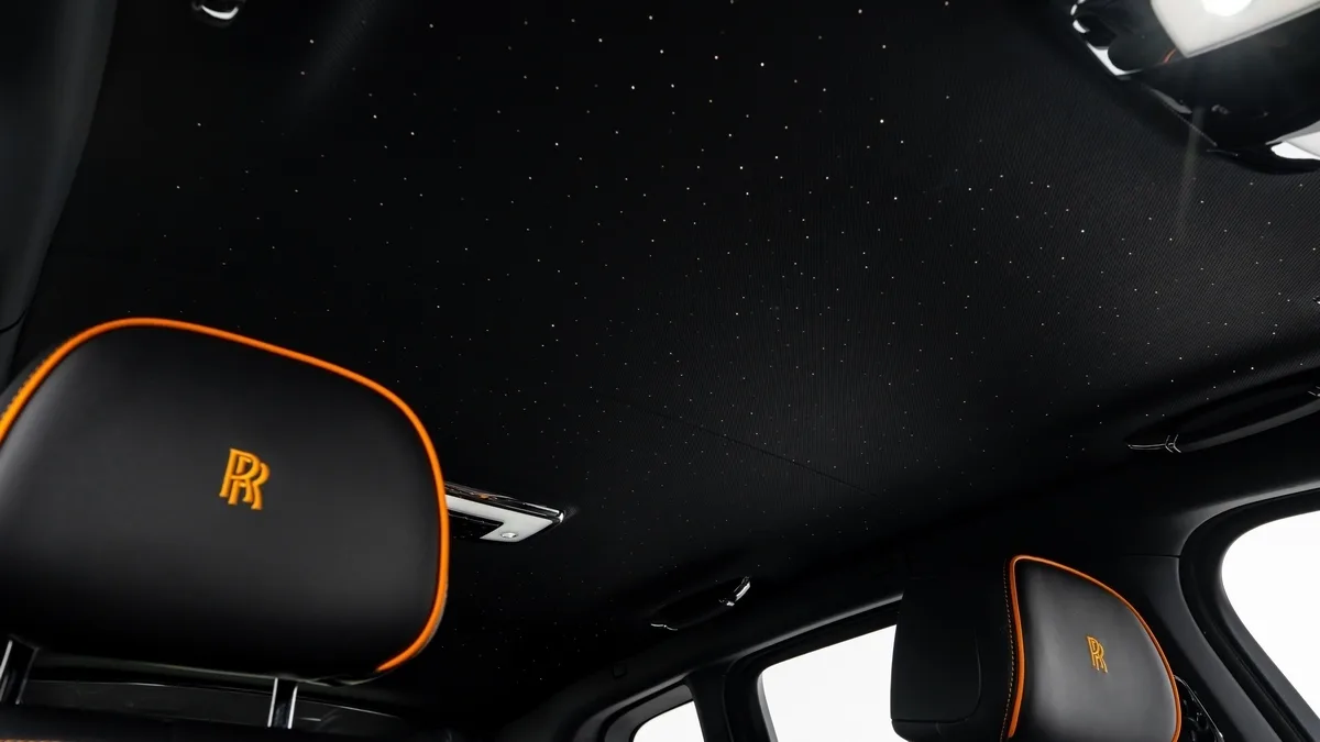 2026 Rolls-Royce Cullinan Black Badge angeboten von einem Fachhändler in Dubai, Vereinigte Arabische Emirate, Foto 21 von 25