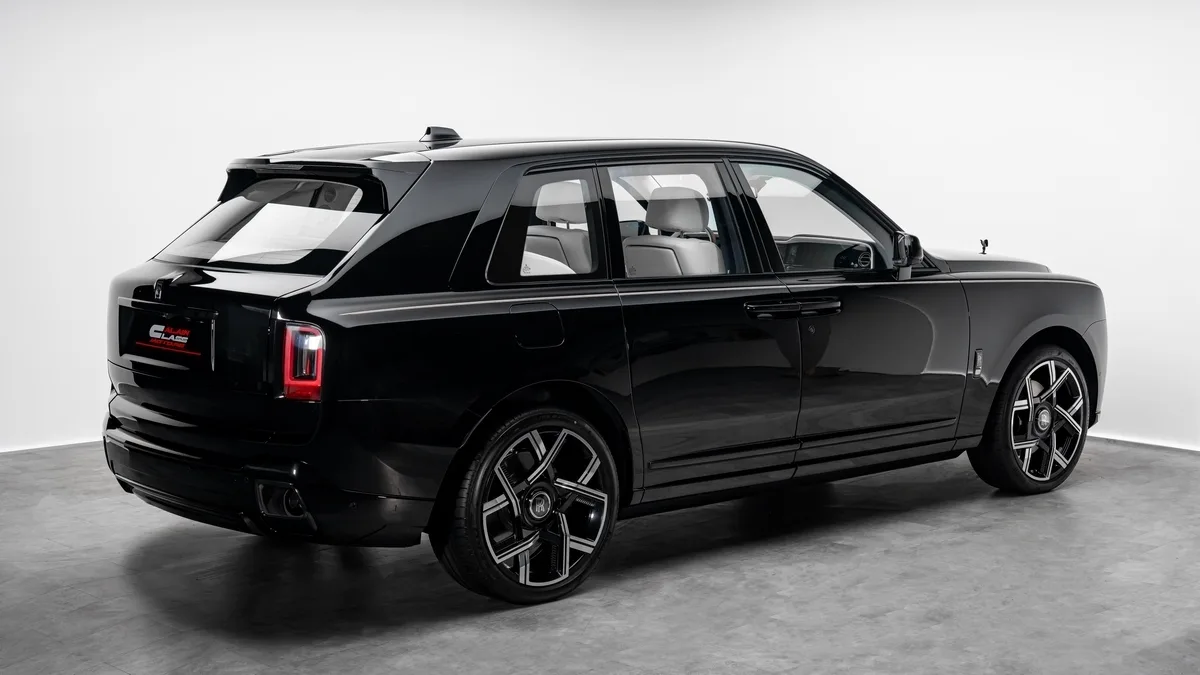 2026 Rolls-Royce Cullinan Black Badge angeboten von einem Fachhändler in Dubai, Vereinigte Arabische Emirate, Foto 3 von 25