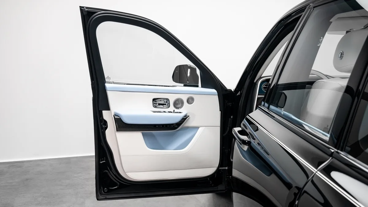 2026 Rolls-Royce Cullinan Black Badge angeboten von einem Fachhändler in Dubai, Vereinigte Arabische Emirate, Foto 10 von 25